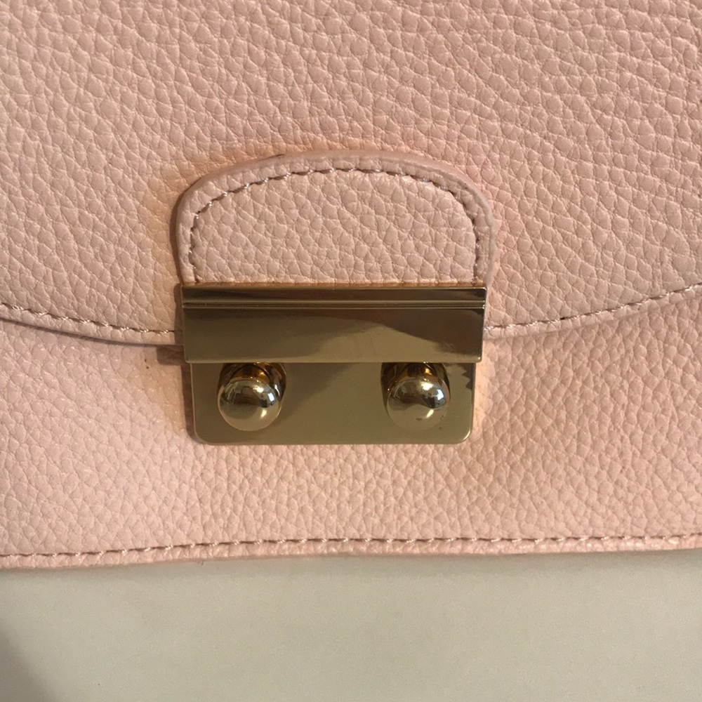 Pink purse - Picture 2 of 3